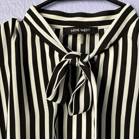 Women's Nine West Blouse Striped Tie-Neck Top Sleeveless Loose Fit V Neck XS - Picture 7 of 7